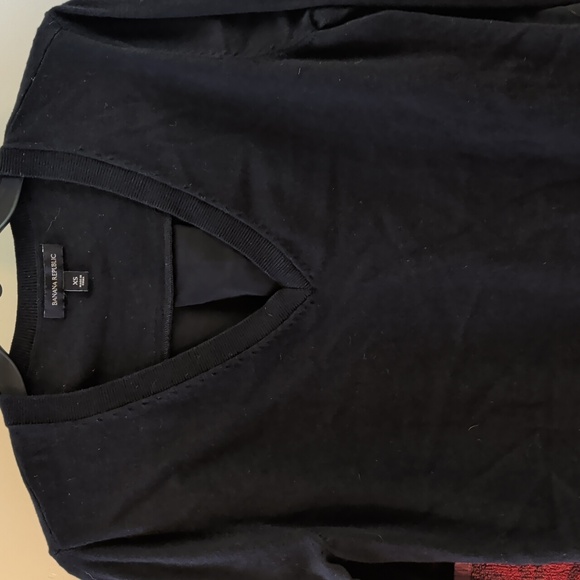 Banana Republic Black V-Neck Sweater - Picture 12 of 13